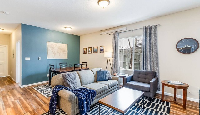 Beautiful 2-Bedroom Park View