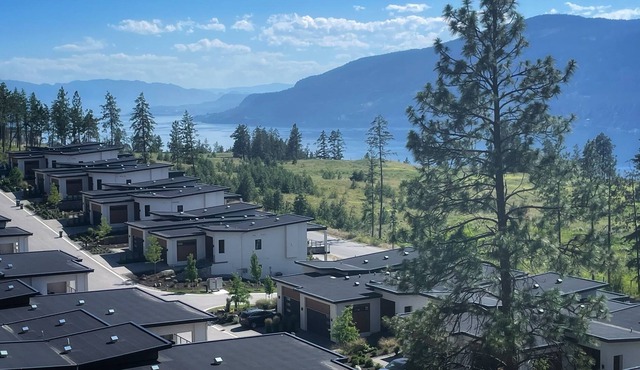 Beautiful 3 bedroom villa close to lake.