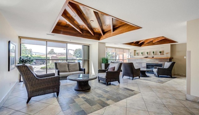 Beautiful 3 Bedroom, 2 Bathroom Condo in Kelowna. Huge Corner Balcony!