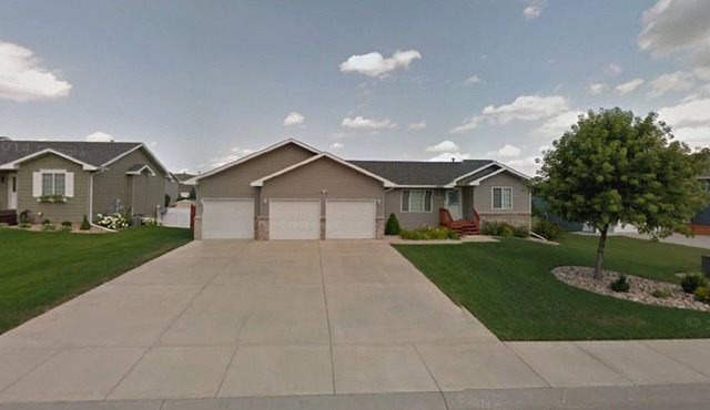Beautiful 5 bedroom 3 Bathroom home located inbetween Rapid City and Sturgis