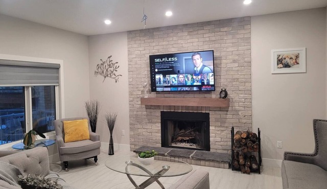 Beautiful, brand-new home steps to Wabamun Beach