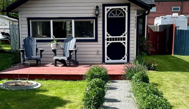 Beautiful Cabin Steps Away From The Beach