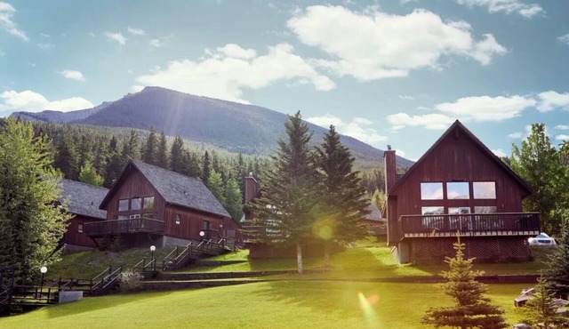 Beautiful Chalet in the Mountains with Pool and Hot Tubs
