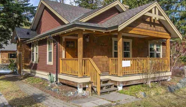 Beautiful Cottage in Resort Style Gated Community!