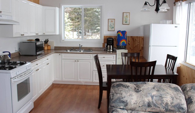 Beautiful Cozy Cabin close to Mount Baldy and Osoyoos BC