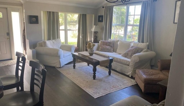 Beautiful cozy home near beach and trendy little town.