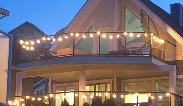 Beautiful family cottage by Okanagan Lake in LaCasa Resort, Kelowna