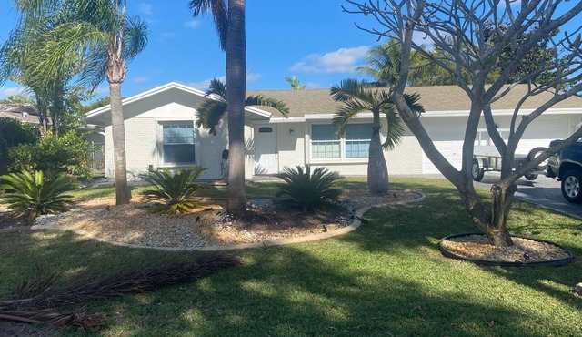 Beautiful home in a very upscale location in Palm Beach Gardens.