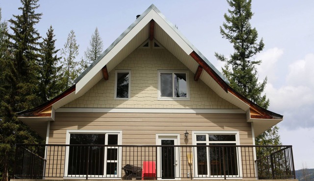 Beautiful house with private lake and ultimate privacy - Hideaway Chalet