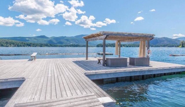 Beautiful lakefront townhouse on Sproat Lake