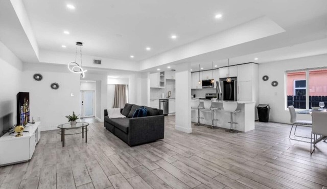Beautiful Oasis Pool 5BR House