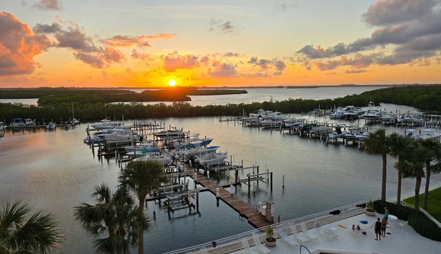 Beautifully renovated 2 bedroom 2 bathroom on North Hutchinson Island