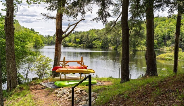 Berkshire Waterfront Private Escape– 5BR, 3 Bath, Hot Tub, Firepit & Kayak