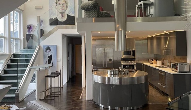 Best Central Modern Luxury Executive Home - Quiet Oasis with an Urban Vibe