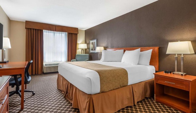 Best Western Strathmore Inn