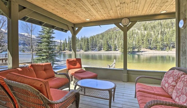 Big Bear Cabin on the Lake -Sunshine and Views Right on the Water!
