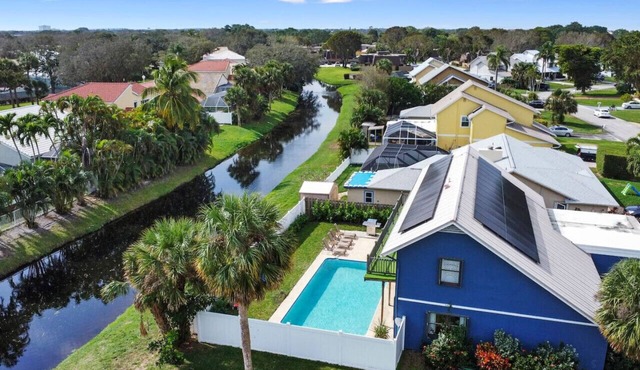 `Blue Lagoon` Waterfront, Heated Salt Pool