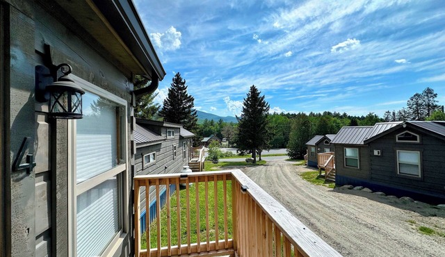 BMV4 Awesome "Tiny Home" A/C, Mountain Views, Minutes to Skiing, Hiking, Attractions, Dog Friendly!