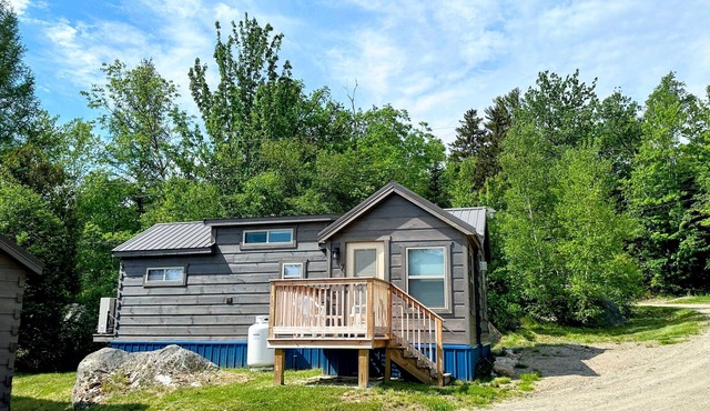 BMV7 Awesome "Tiny Home" A/C, Mountain Views, Minutes to Skiing, Hiking, Attractions, Dog Friendly!