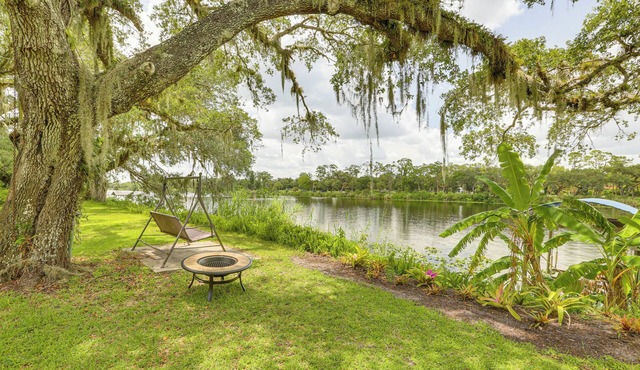 Boat Lift & Private Dock: Riverfront LaBelle Gem
