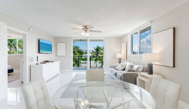 Boca Raton - Across from Beach - Balcony Pool Parking 2BR