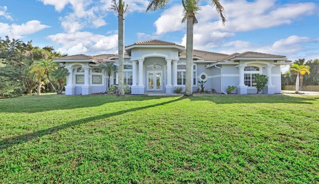 BRAND NEW! 2 Acre Luxury Country Heated Pool Estate Beach and Golf