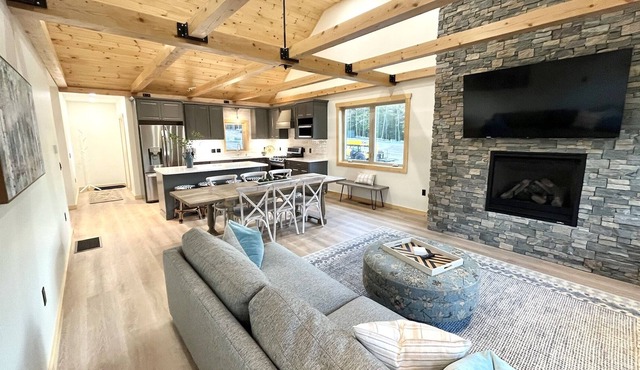 *Brand New* 4BR luxury mountain home near Attitash