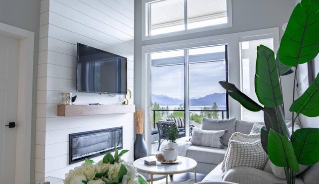 Brand New Penthouse with Lake and Mtn Views