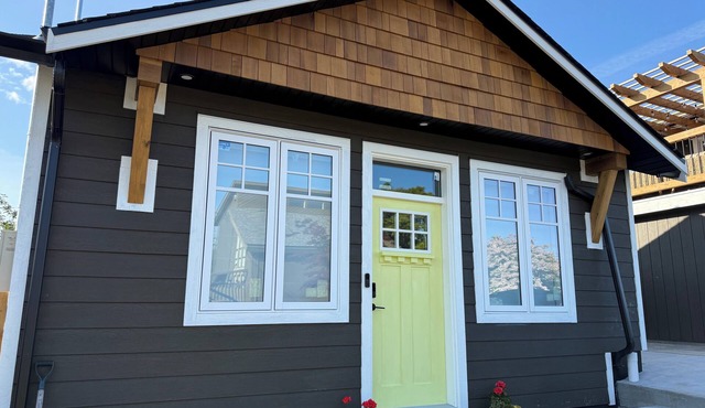 Brass Apple Cottage, Brass Apple Cottage - brand new in Campbell River
