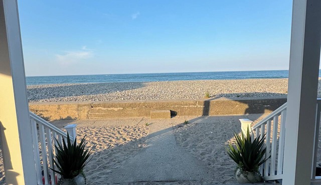 Breakaway Oceanfront Beachhouse Humarock EST 1911