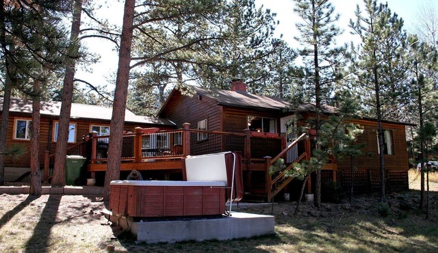 Breathtaking Cabin with Hot-tub in Estes Park, Colorado