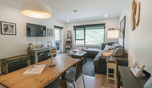 Breathtaking Condo with Panoramic Mountain Views