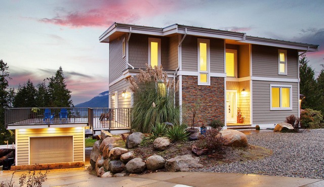 Breathtaking views of the Porpoise Bay in the Sunshine Coast