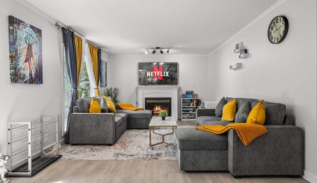 Bright 3-Bed Retreat Near stampede, Zoo and Downtown