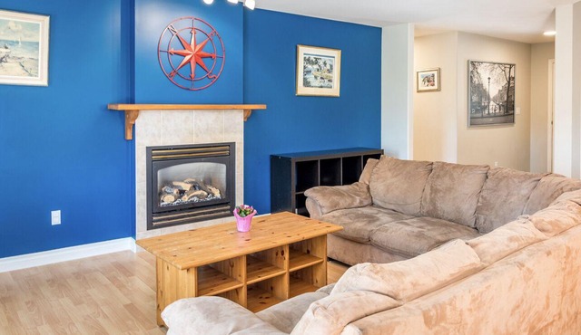 Bright And Spacious 3-Bedroom West Coast Rancher
