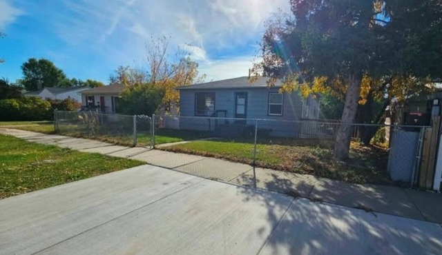 Bright & Comfortable 2BR Retreat Great Location Perfect Short Stay