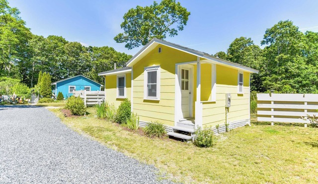 Bright Cottage Close to Bayside Beaches!