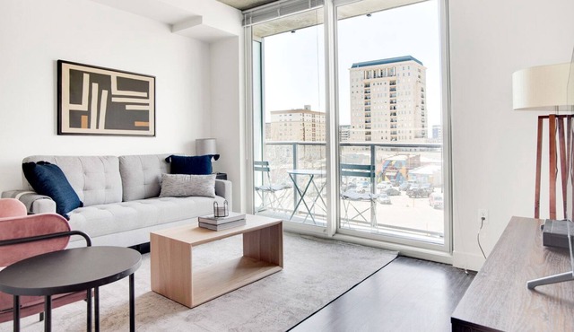 Bright Golden Triangle 1BR w/ Gym & Pool nr Art Museum, by Blueground