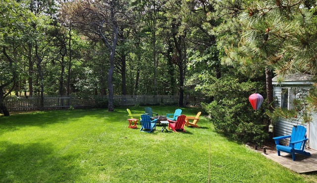 Bright, spacious, private beach home. Big backyard, firepit, deck. Family fave!