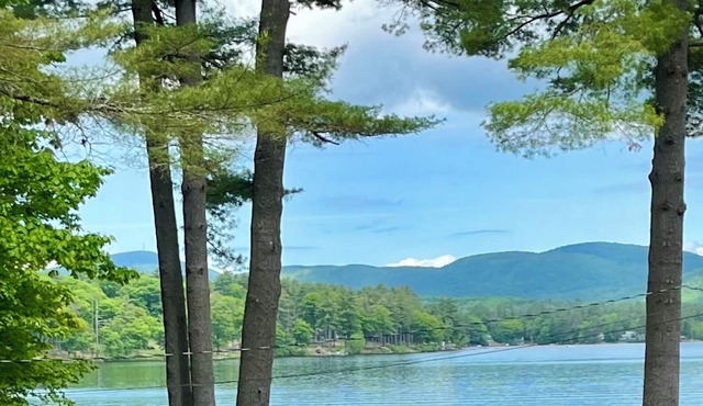 Brown Camp Lakeside Cottage w/natural sand beach, crystal-clear water! Pets ok
