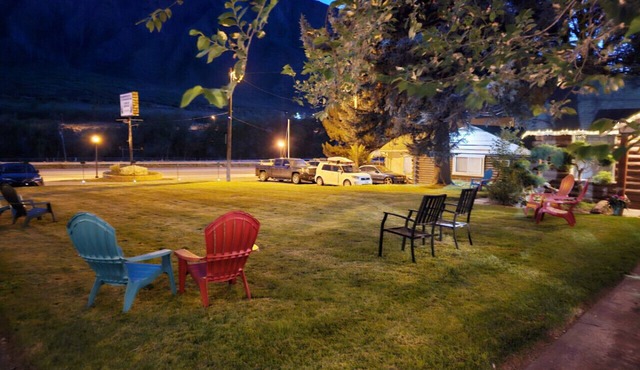 Cabin 01: Vintage Western Remodeled Luxury & Breathtaking Views + Full Kitchen