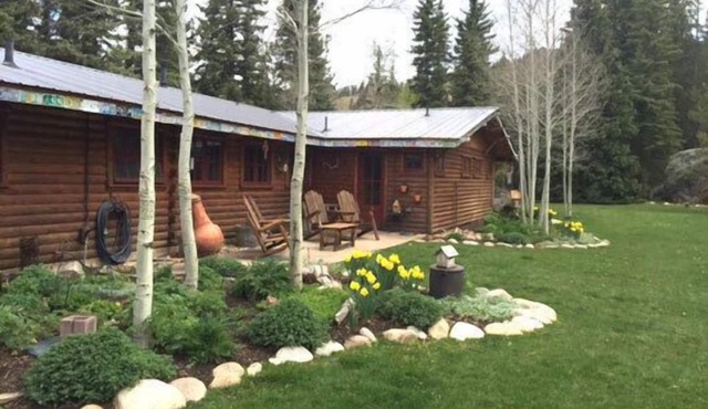 Cabin on Taylor River | 4 Bedroom | Fireplace | Private Dock | Hot Tub | Yard