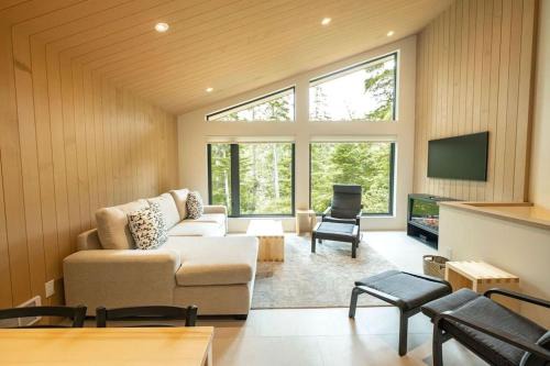 Calmwater Retreat New 2 br Hot Tub