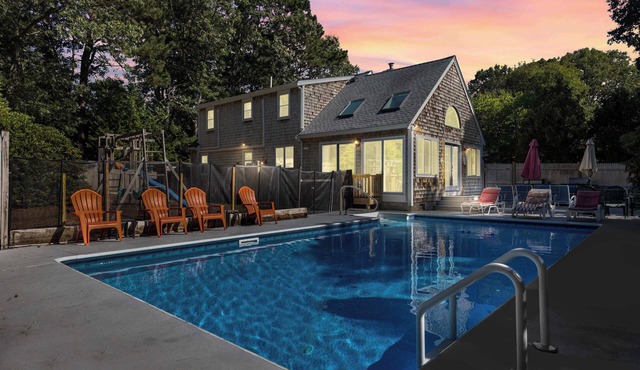 Cape Cod Escape w/Heated Pool & Firepit