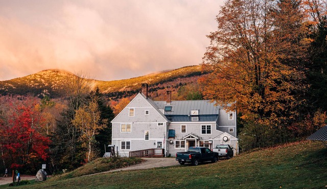 Cardigan Mt Basecamp Comfort: Hiker Breakfast, Shared Bath, Onsite Trail Access