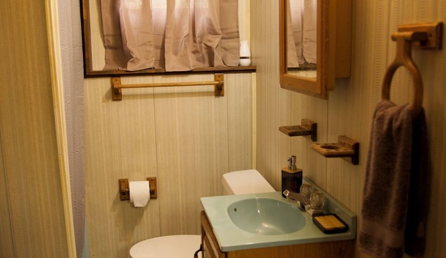 Carly Brook Home~ Large Country Getaway~ Sleeps Many~ Ski areas