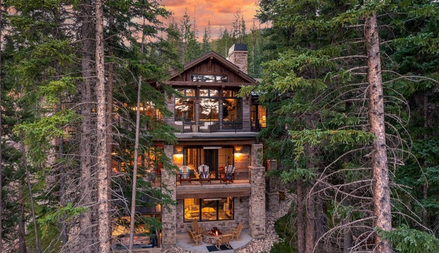 Casa de Montana | Luxury Ski Chalet | On The Slopes | Hot Tub | Game Room
