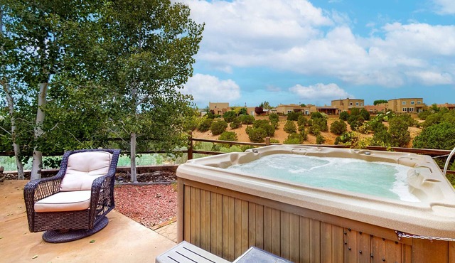 Casa Vistoso - Artist's Retreat, Hot Tub & Patios