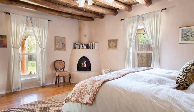 Casitas Encantadas - Charming home with Hot Tub in Taos