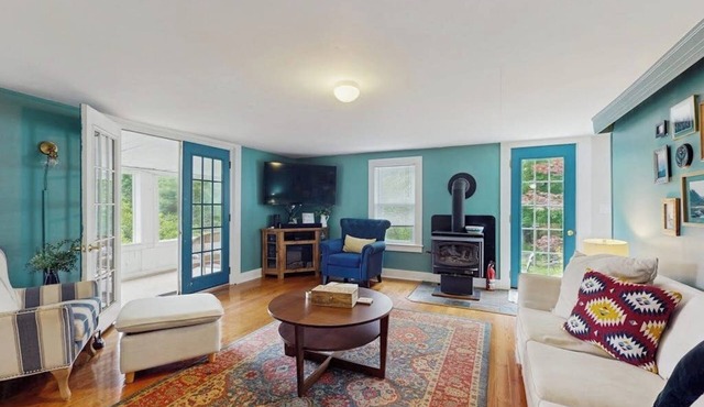 Central home: near town, lake, skiing, rail trial, snowshoe from your door